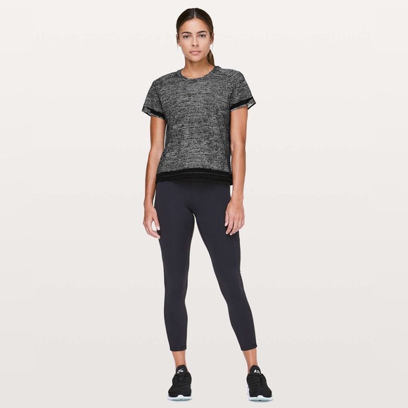 Lululemon Women’s Find Focus Short Sleeve Shirt Twillines Ice Grey Black sz 6 - Picture 1 of 9